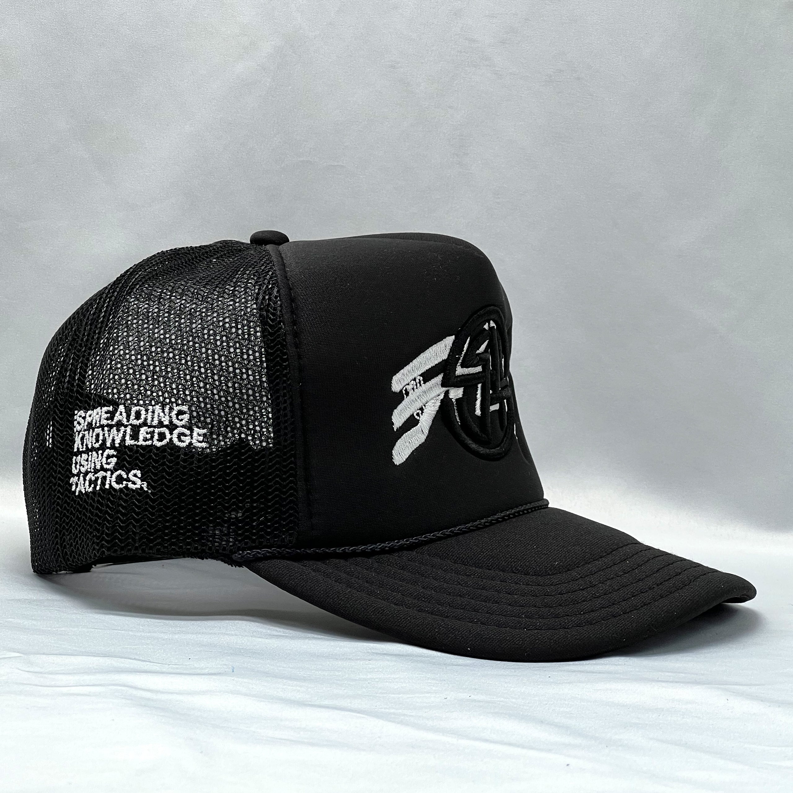 The SKUT ARCH Trucker Hat (Noir)